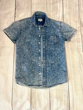FRANK & OAK Men’s Short Sleeve Stonewash Blue Denim Button Up Shirt Size Medium